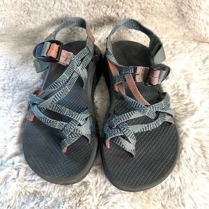 Women’s chacos size 8
